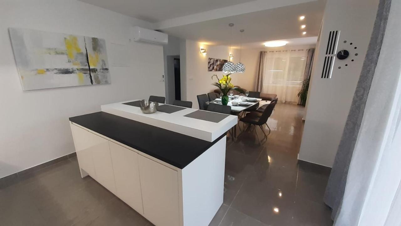 Holiday Hvar Lux Basina Exterior photo